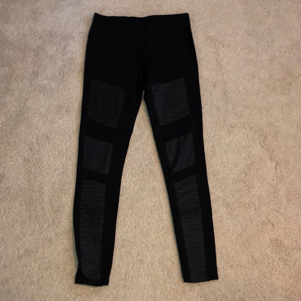 Leggings with leather detailing